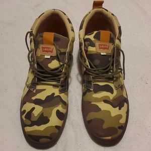Used but great condition Levi sneakers